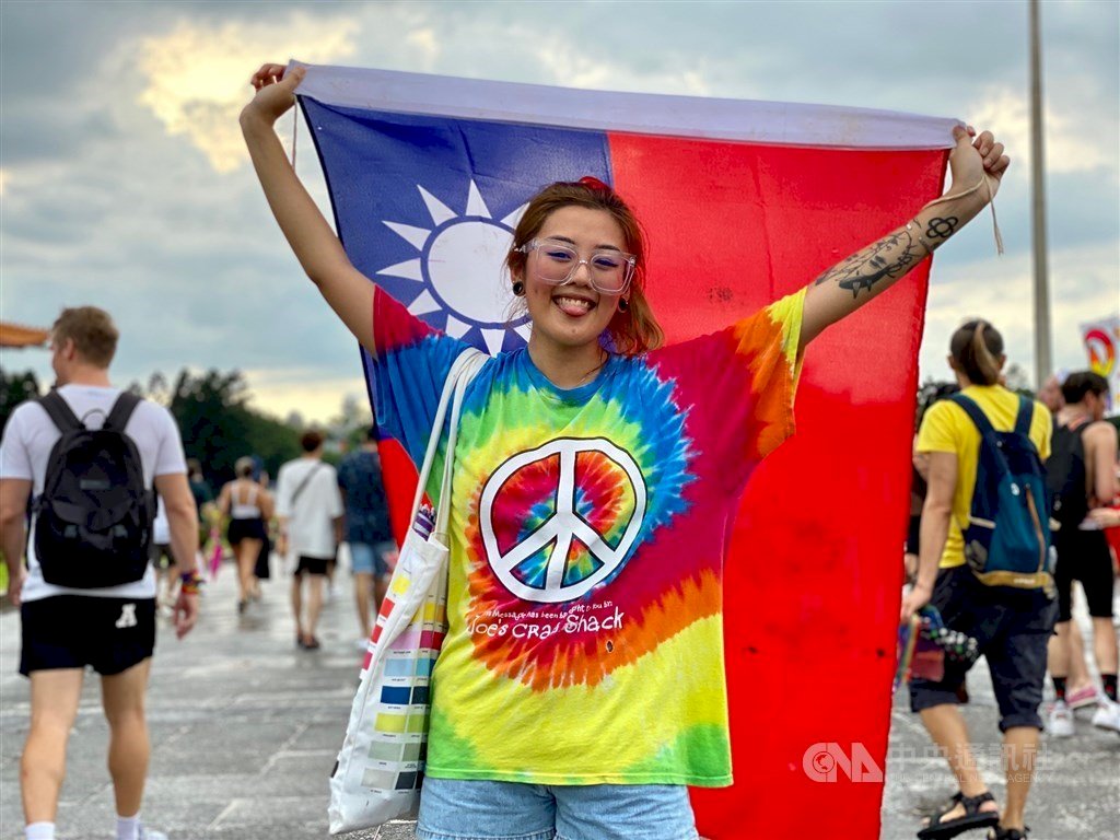 На Тайване прошёл гей-парад в поддержку ЛГБТ в других странах - Новости -  Международное радио Тайваня