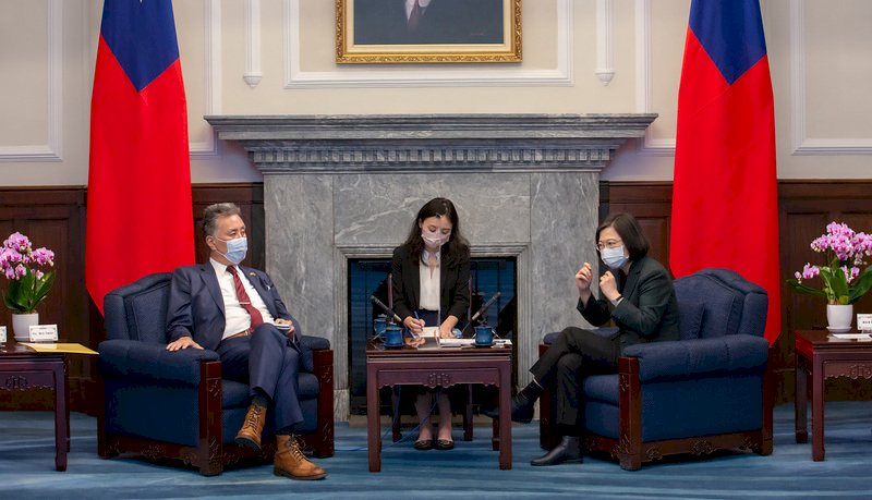Президент Цай Ин-вэнь встретилась с главой делегации американских конгрессменов Марком Такано (фото CNA)