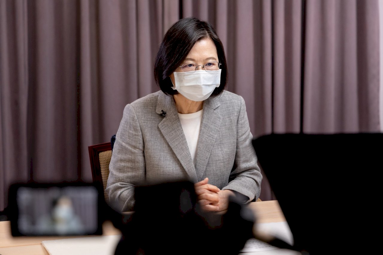 Президент Тайваня провела совещание по вопросам борьбы с эпидемией