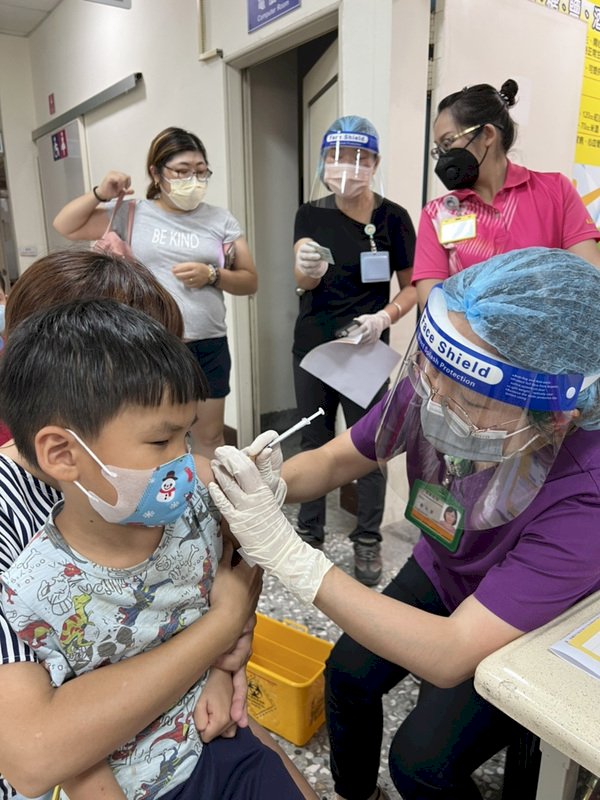 450 тыс. доз детской вакцины Moderna прибыли на Тайвань