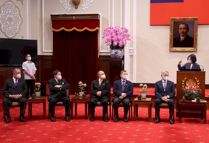 Президент Тайваня встретилась с делегацией из Японии (фото CNA)