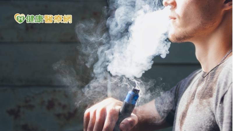Законодательный Юань повысил легальный возраст курения до 20 лет