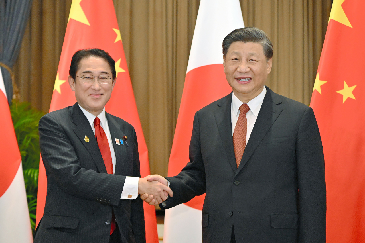 Премьер Японии выразил обеспокоенность ситуацией в Тайваньском проливе и с правами человека в КНР