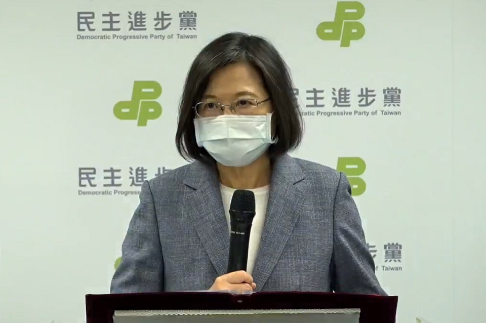 Президент Тайваня покинула пост председателя ДПП