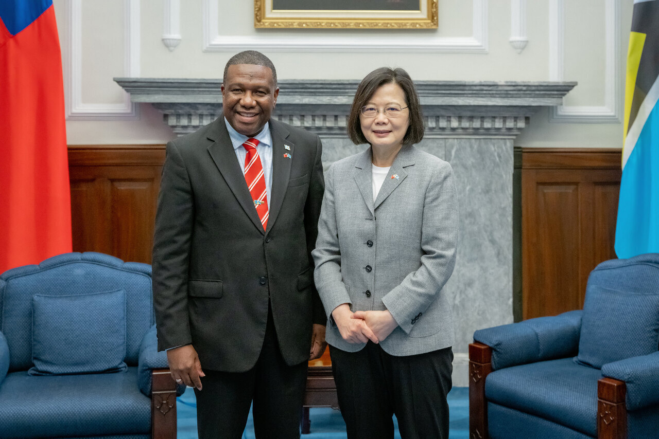 Президент Цай Ин-вэнь встретилась с министром иностранных дел Сент-Люсии. Фото: CNA