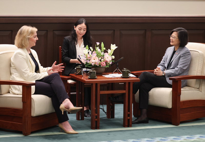 Президент Тайваня Цай Ин-вэнь встретилась с экс-премьером Великобритании Лиз Трасс
