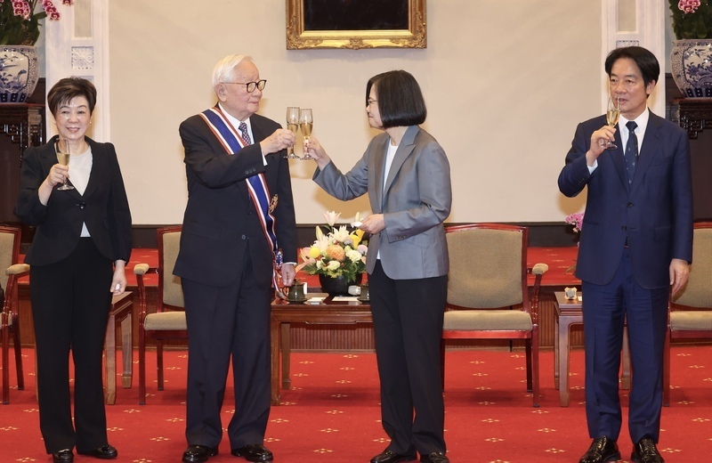 Основатель TSMC Моррис Чжан награждён Орденом Сунь Ят-сена