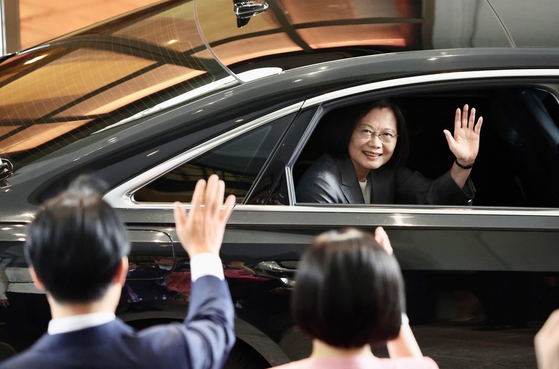Цай Ин-вэнь сложила полномочия президента